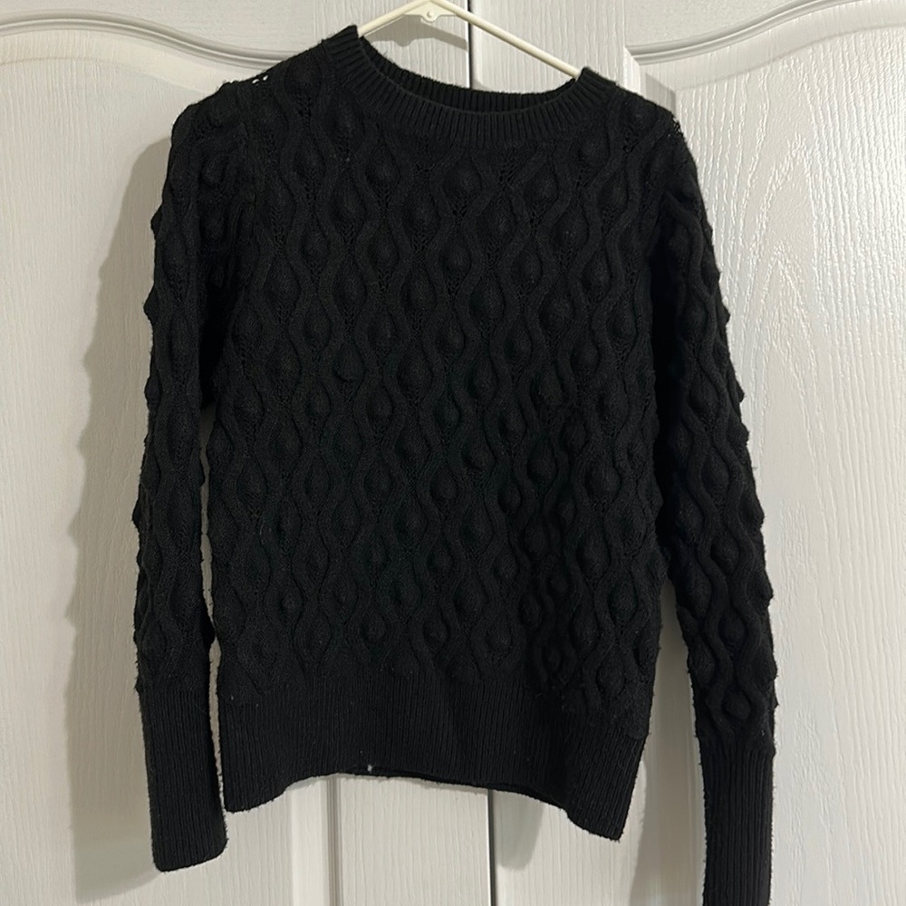 Cableknit Crew Pullover Sweater in Black
